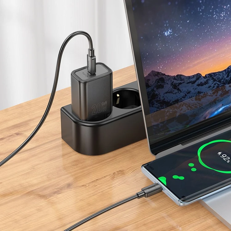 Szybka ładowarka sieciowa Hoco N60 USB-C Power Delivery 20W + kabel Lightning 1m – czarna