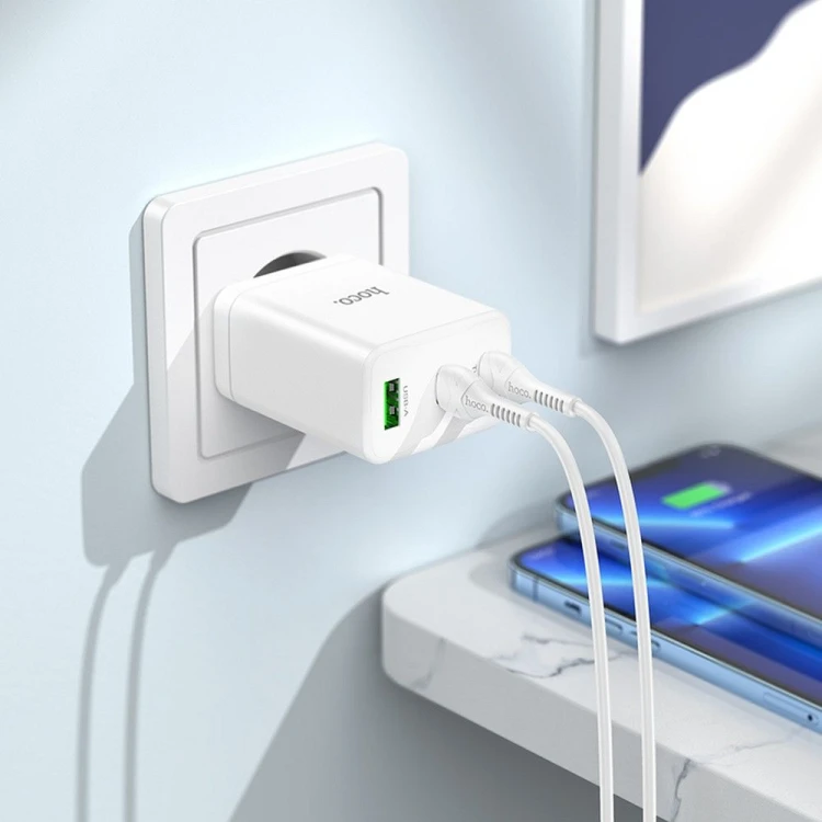 Szybka ładowarka sieciowa Hoco N33 35W (2xUSB-C + USB-A) + kabel USB-C do Lightning 1m – biała
