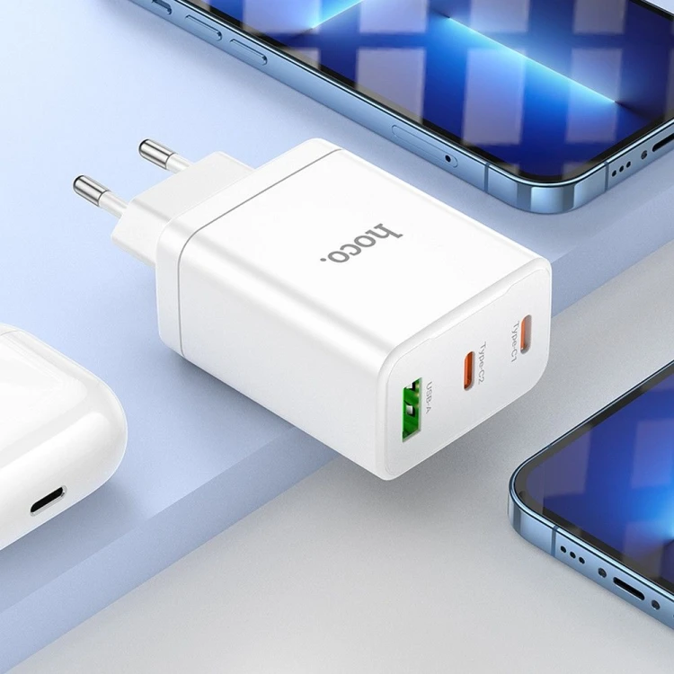 Szybka ładowarka sieciowa Hoco N33 35W (2xUSB-C + USB-A) + kabel USB-C do Lightning 1m – biała