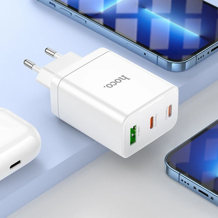 Szybka ładowarka sieciowa Hoco N33 35W (2xUSB-C + USB-A) – biała