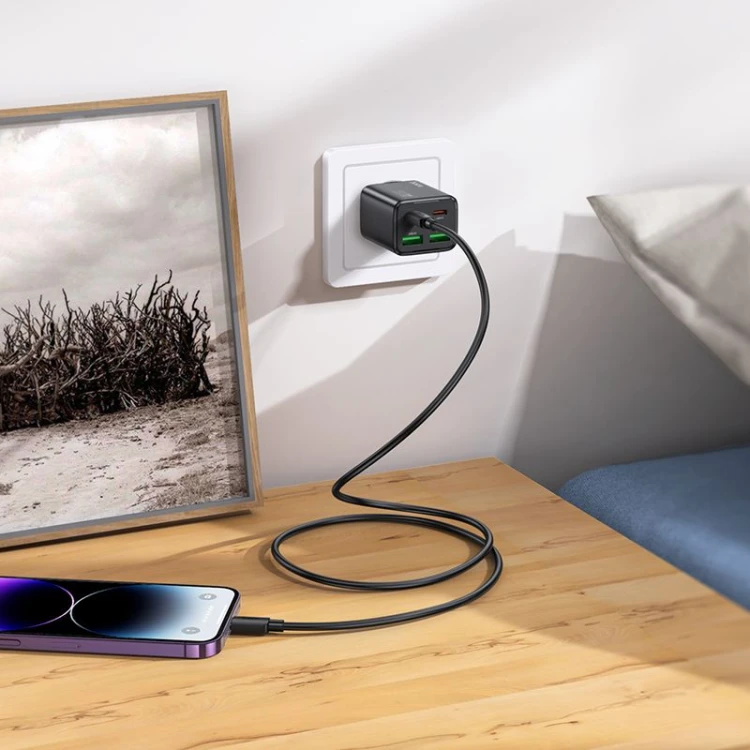 Multifunkcyjna ładowarka sieciowa Hoco N56 30W (2xUSB-C + 2xUSB-A) + kabel Lightning 1m – czarna
