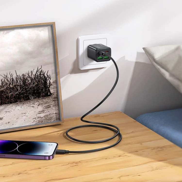 Multifunkcyjna ładowarka sieciowa Hoco N55 20W (2xUSB-C + 2xUSB-A) + kabel Lightning 1m – czarna