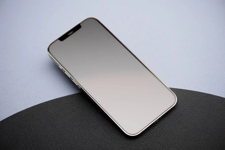Matowe szkło hartowane dla graczy Forcell Matt Glass z czarną ramką do iPhone 14 Pro Max