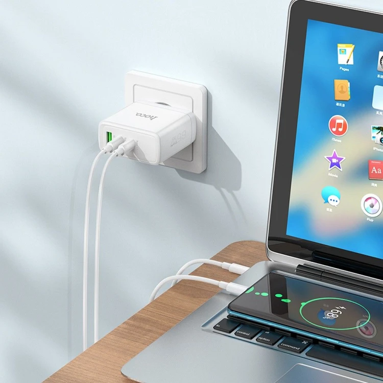 Szybka ładowarka sieciowa Hoco N30 GaN 65W (2xUSB-C + USB-A) – biała