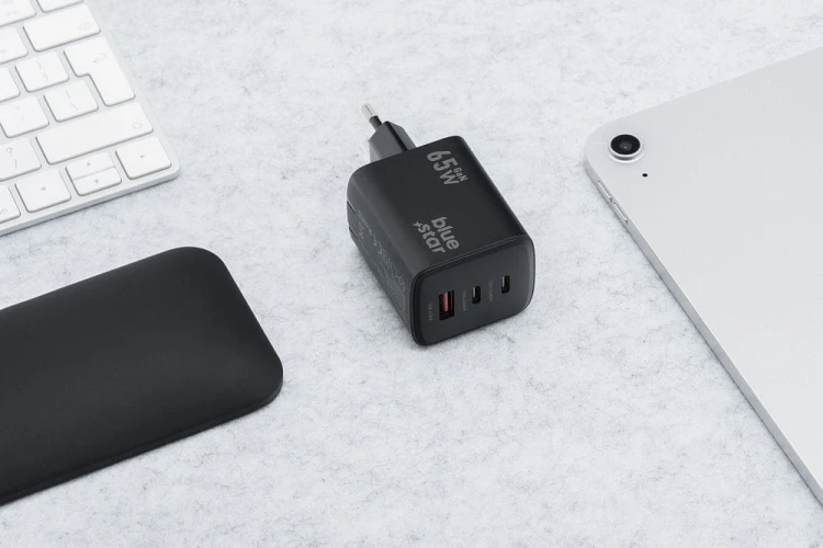 Ładowarka sieciowa Blue Star GaN 65W 2xUSB-C USB-A SFC2.0 PD Czarna