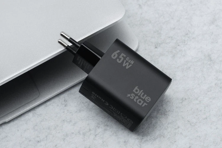 Ładowarka sieciowa Blue Star GaN 65W 2xUSB-C USB-A SFC2.0 PD Czarna