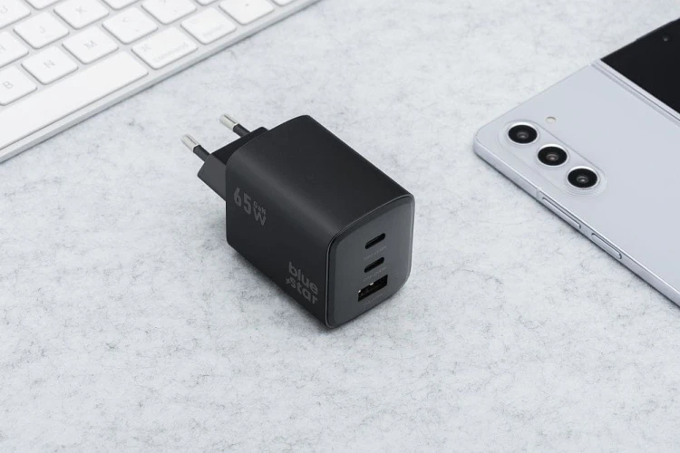 Ładowarka sieciowa Blue Star GaN 65W 2xUSB-C USB-A SFC2.0 PD Czarna