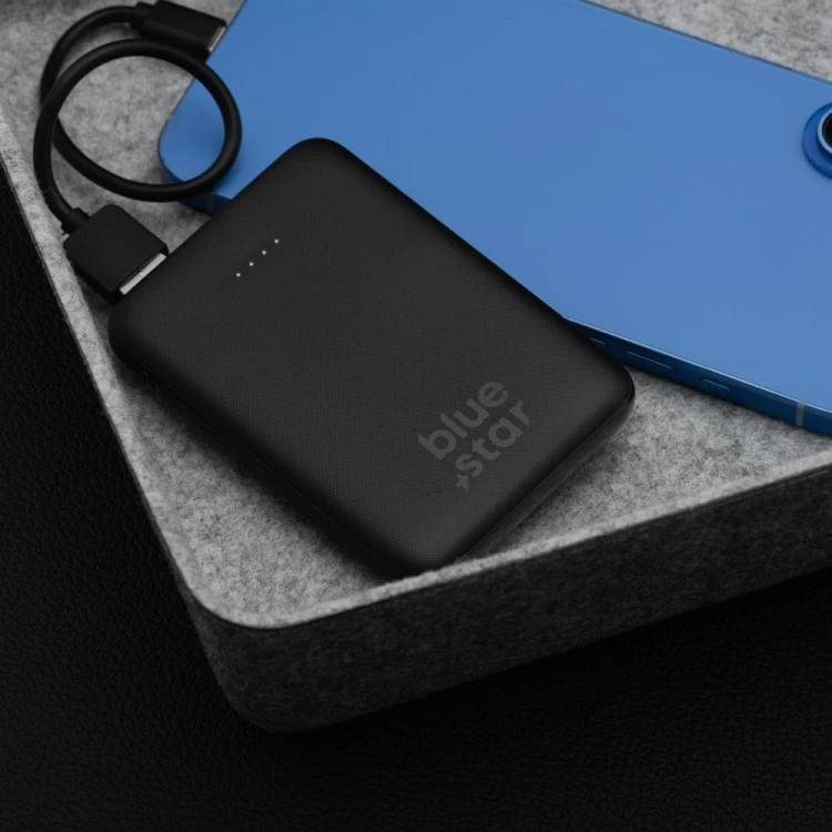 Kompaktowy i smukły powerbank Blue Star W0539 5000 mAh 2A z kablem USB-C – Czarny