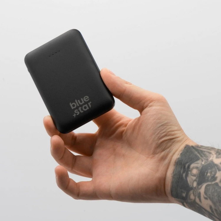 Kompaktowy i smukły powerbank Blue Star W0539 5000 mAh 2A z kablem USB-C – Czarny